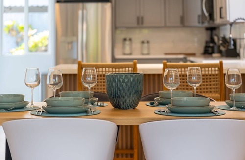 Kalama Tract Villa | Relaxing 5bd/3ba Kailua Home Just Steps from Kailua Beach with Wifi and A/C