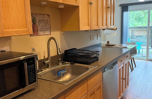 Waimea House | Remodeled 2bdr condo in the heart of Waimea town -15min drive from Beach