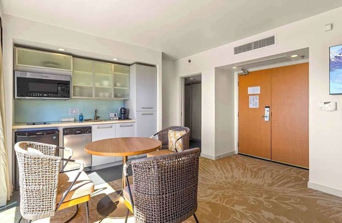 Ala Moana Condo | Renovated Ala Moana 1BR Suite| Balcony & City Views