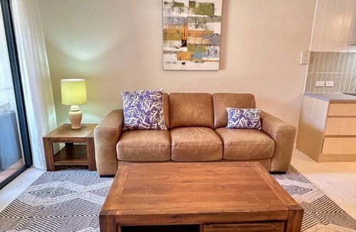 Mermaid Beach Apartment | Renovated Beachside 1BR Apartment