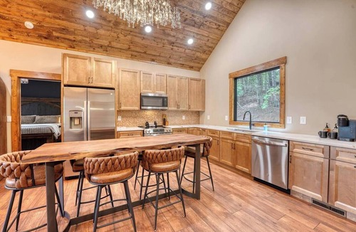 Blairsville House | Restoration Retreat-Hot Tub-Nest Swings-Fire pit-EV