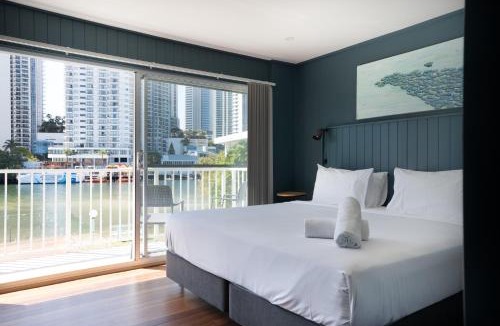 Surfers Paradise Apartment | Riverfront Villa 6 Surfers Paradise with Pool