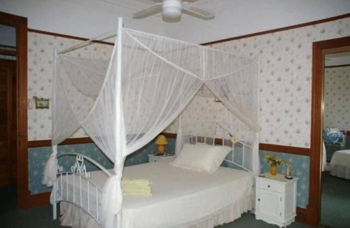 Gilston Bed & Breakfast | Riviera Bed and Breakfast