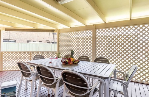 Yamba House | Rosie'S Cottage - Pet-Friendly Coastal Retreat - Holiday Yamba