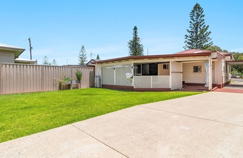 Yamba House | Rosie'S Cottage - Pet-Friendly Coastal Retreat - Holiday Yamba