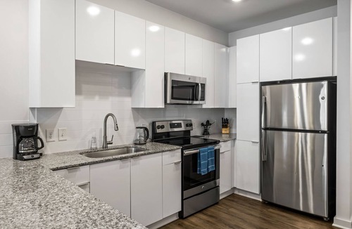 Midtown Apartment | (S1BF) Rare Find - Bright and Modern 1-BR w/Free Parking