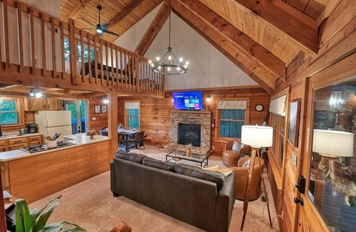 Townsend Cabin | Scenic Retreat | 4BR Cabin w/Hot Tub, View, Pool Access