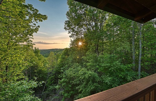 Townsend Cabin | Scenic Retreat | 4BR Cabin w/Hot Tub, View, Pool Access