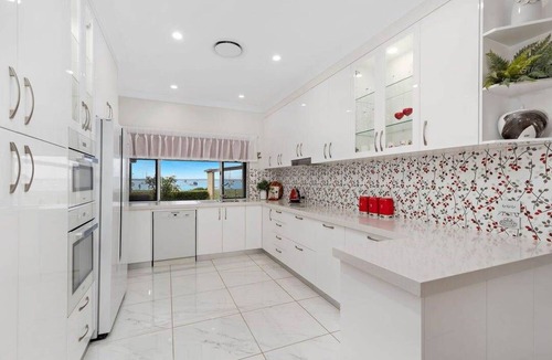 Victoria Point House | Seaside Luxury Oasis | 4 Bedrooms | Central Air Conditioning