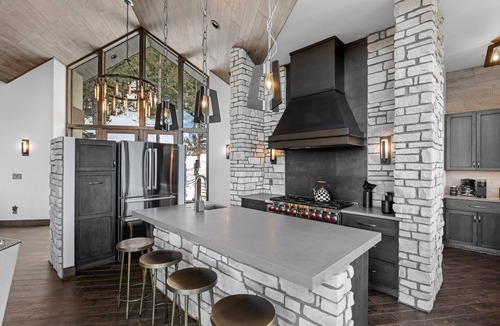 Windcliff Estates House | Skyes Peak - Luxury Mountain Retreat with Breathtaking Views and Hot Tub