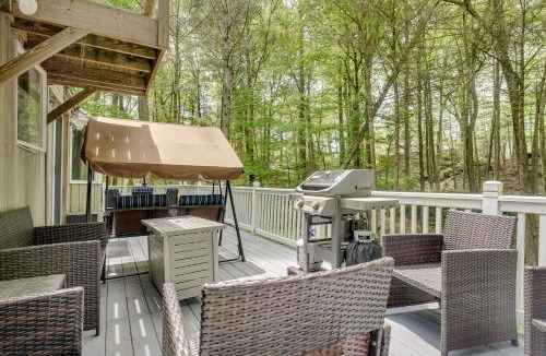 South Salem House | South Salem Vacation Rental w/Furnished Deck!