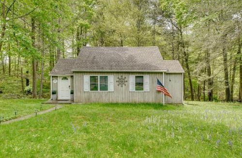 South Salem House | South Salem Vacation Rental w/Furnished Deck!