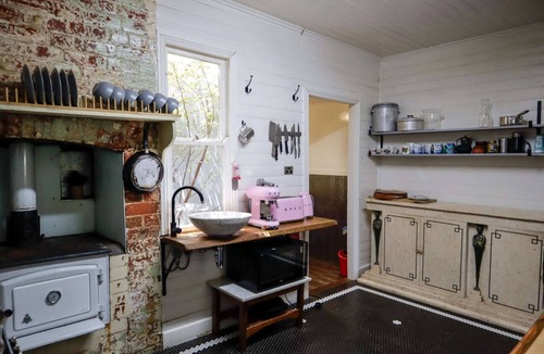 Tenterfield Apartment | Spacious 4-Bed Home in Central Tenterfield
