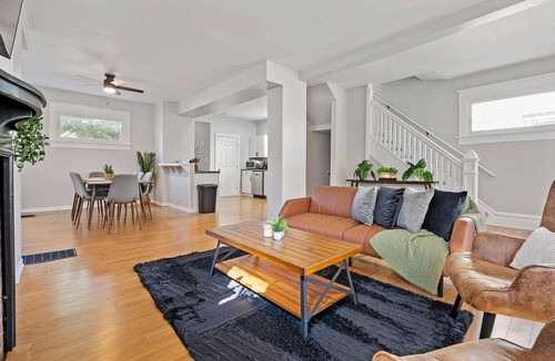 Old North Columbus House | Spacious 5-Bedroom Home w/Porch & Backyard – Near OSU & Old Crew Stadium!