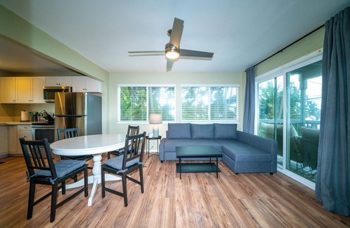 Punaluu House | Spacious 5 Bedroom Home/2 Kitchens in Oahu's Countryside
