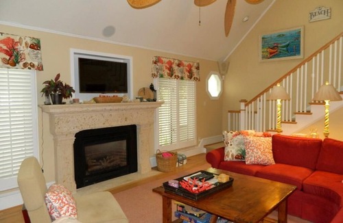 The Pines House | Spacious 5BR, Dog-Friendly Home in The Pines, Just 2.5 Blocks to Beach!