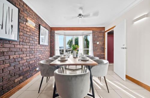 Shailer Park House | Spacious and Affordable Family Stay Large and Relax
