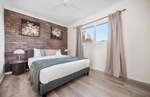 Shailer Park House | Spacious and Affordable Family Stay Large and Relax