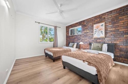Shailer Park House | Spacious and Affordable Family Stay Large and Relax