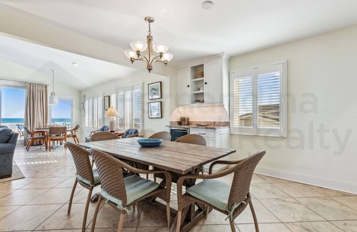 Fernandina Beach House | Spacious living area, windows across entire length of home.