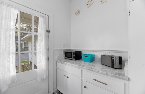 Washington Square House | Spacious Midtown Home, Walk to Mardi Gras, Pets Ok