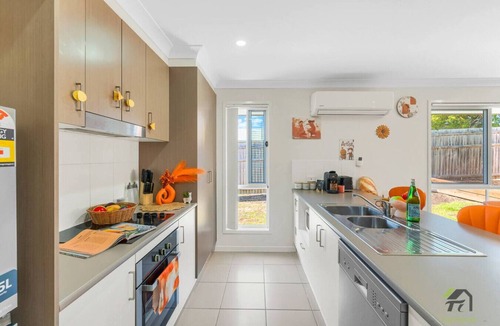 Pimpama House | Spacious Oasis in Pimpama