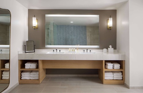 Lihue Hotel | Spacious Suite w/Private Lanai | Beachfront Retreat w/Airport Shuttle