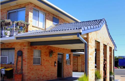 Casino Hotel | Squatters Homestead Motel