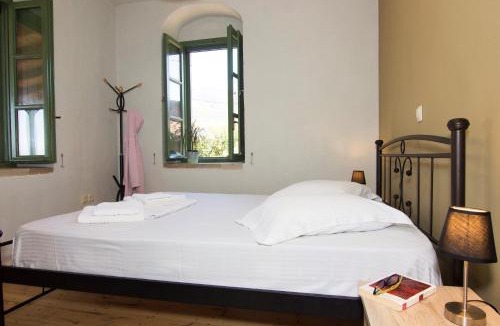 Lefktron Apartment | Stavroulas Stone House in Rigklia, Messinia