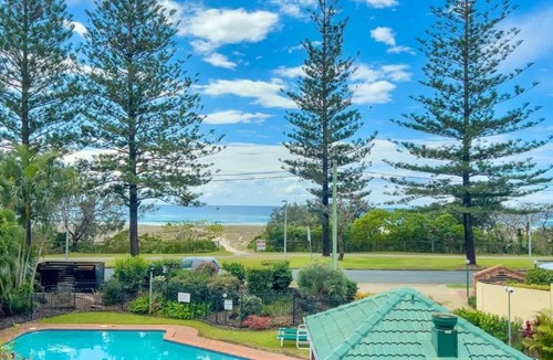 Bilinga Apartment | Step out to the Beach