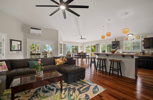 Kilauea House | STEPS FROM STUNNING MOLOAA BAY