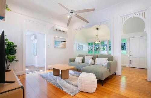 Woolloongabba House | Strathendrick Timeless Queenslander Haven near CBD