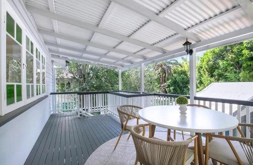 Woolloongabba House | Strathendrick Timeless Queenslander Haven near CBD