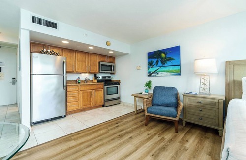 Kahana Condo | Studio 7th Floor OCEAN VIEW Condo - Royal Kahana 702