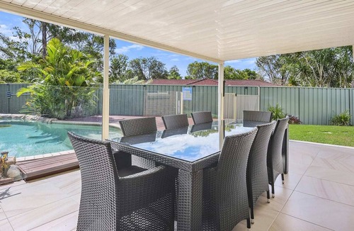 Oxenford House | Stunning 2BR Home - Stones Throw from Theme Parks!