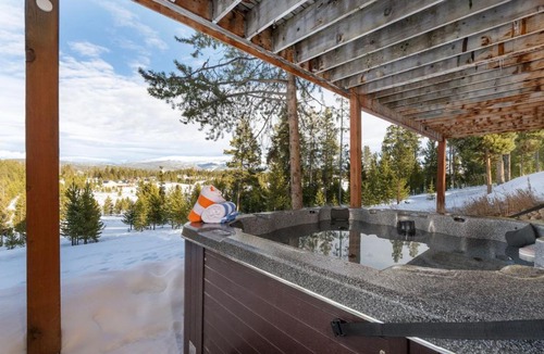 Pole Creek Meadows House | Stunning Mountain Retreat W Views Private Hot Tub