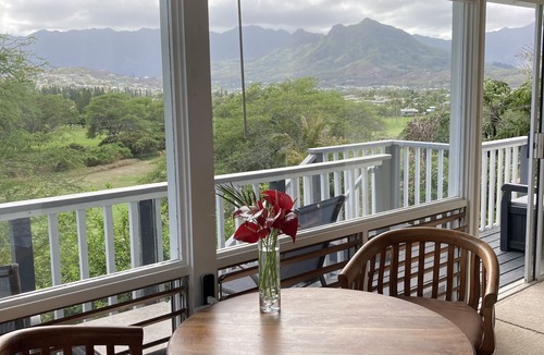 Kailua Apartment | Stunning Views: 5 min to beach and you will be amazed by the mountain views !