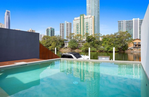 Surfers Paradise House | Stunning Waterfront Home in Surfers Paradise. Heated Pool and Pet Friendly