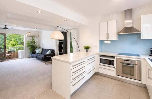 St. Lucia Apartment | Stylish 3-Level Retreat in St Lucia with Parking