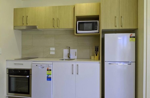 Windsor Apartment | Stylish Top Level 3 Bedroom Apartment