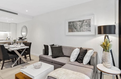 Fortitude Valley Apartment | Stylish Valley Stay in Brisbane City Hub