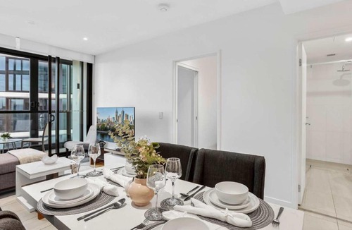 Fortitude Valley Apartment | Stylish Valley Stay in Brisbane City Hub