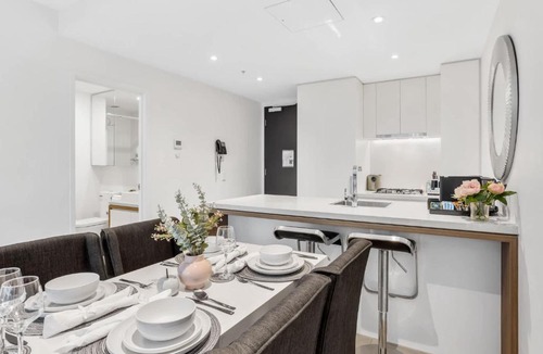 Fortitude Valley Apartment | Stylish Valley Stay in Brisbane City Hub