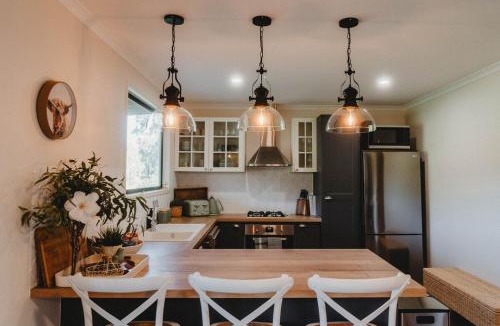 Bunburra House | Sugarloaf - Luxury Farmhouse Cabin