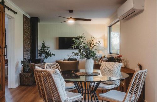 Bunburra House | Sugarloaf - Luxury Farmhouse Cabin