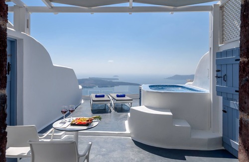 Imerovigli House | Suite with Hot tub at Pegasus Suites & Spa
