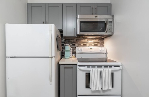 Downtown Honolulu Condo | 😎 Summer Special - Downtown Honolulu Skyview - 1Bed+Den- Free Parking 🏄‍♂️