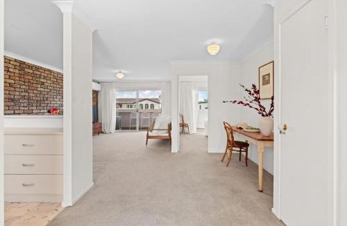 North Creek Apartment | Sun Soaked Lennox Village