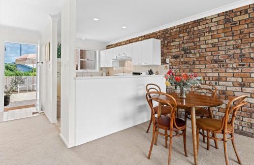 North Creek Apartment | Sun Soaked Lennox Village