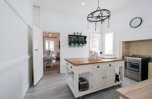 Tenterfield House | Sunday at Mirumiru Farmhouse, Tenterfield - Spectacular Views, Near Bike Trails